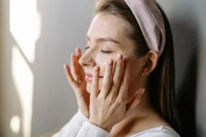 Why the No Make Up Look Is Trending This Summer